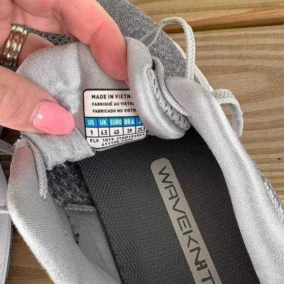 Mizuno Wave Sky Waveknit Gray Running Sneakers Women Size 9 - Picture 7 of 8